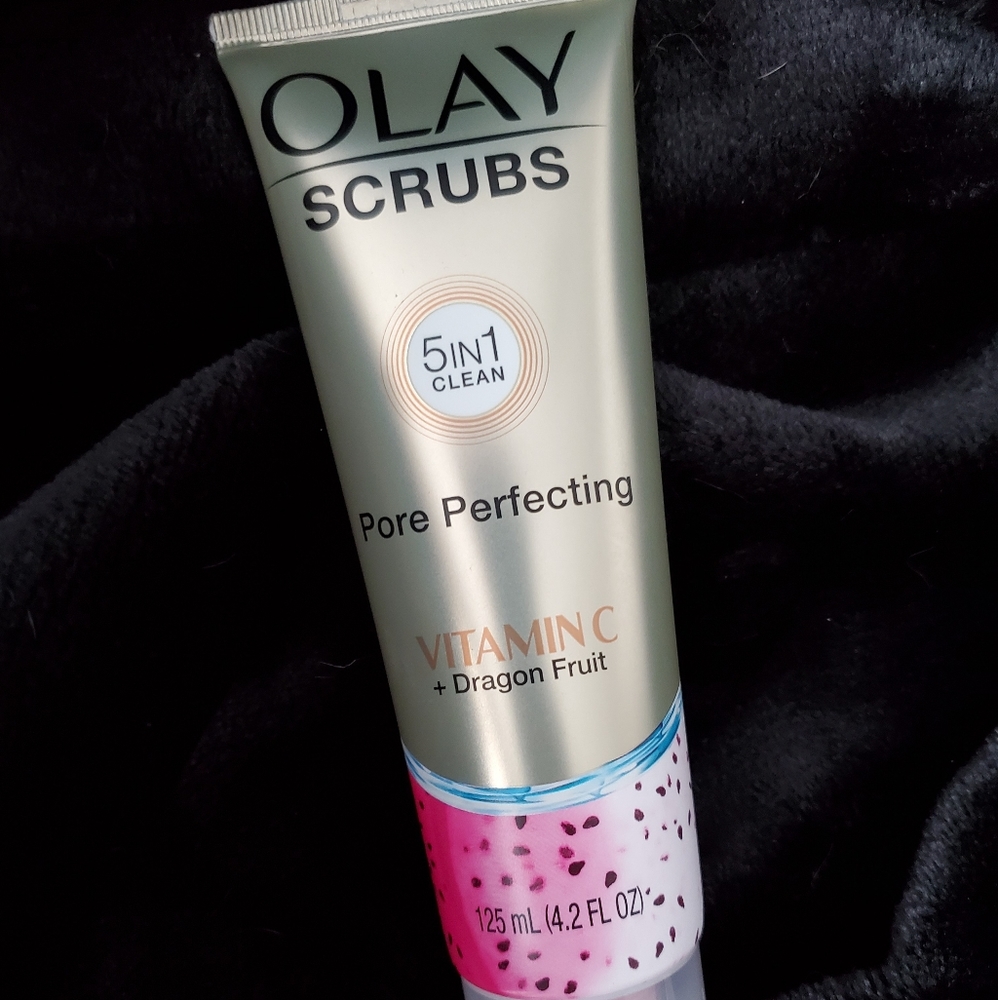 Olay Pore Perfecting Dragon Fruit Face Scrub